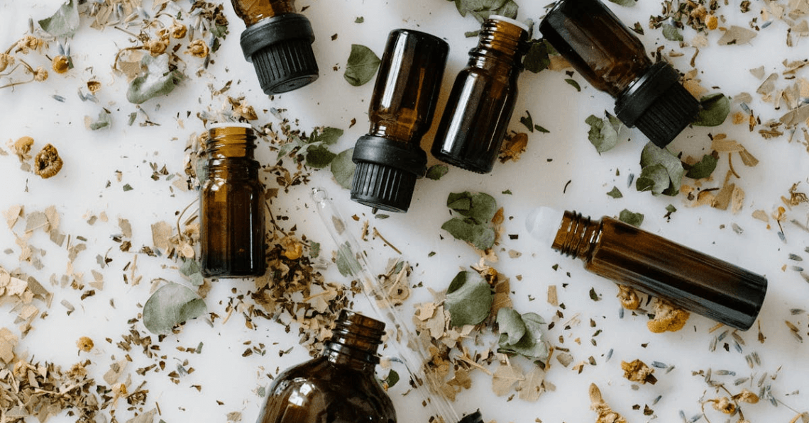 Ce beneficii are uleiul de arbore de ceai și cum îl folosești corect