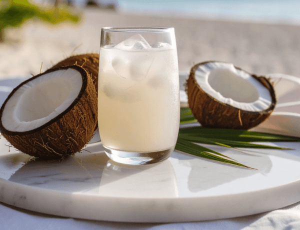 Apa de cocos beneficii, proprietăți și moduri de utilizare
